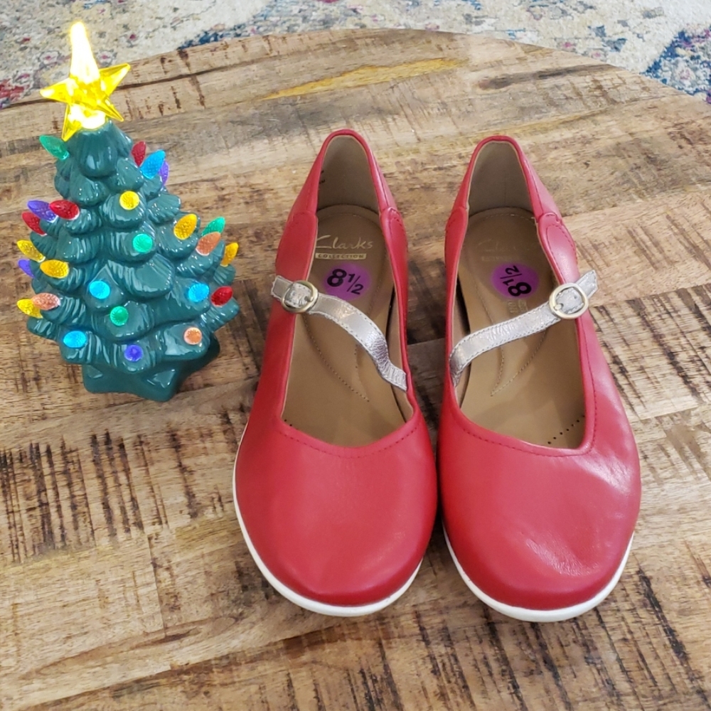 Clarks red flats